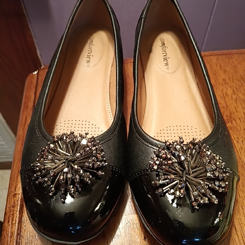 Women's Shoes, Size 9 wide. Black